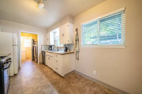 1527 Benton Dr, Redding, CA 96003 photo 16