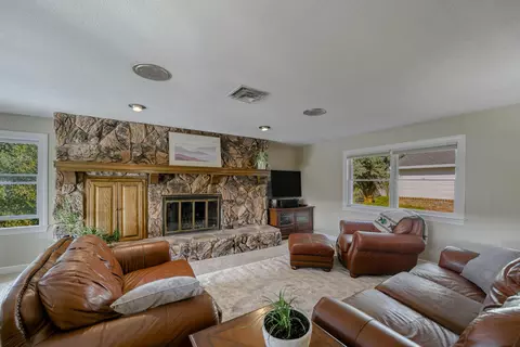 16182 Serene Dr, Redding, CA 96001 photo 23