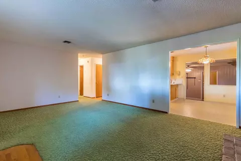 845 Loma St, Redding, CA 96003 photo 4