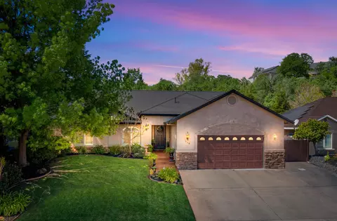996 Montclair Dr, Redding, CA 96003 photo 2