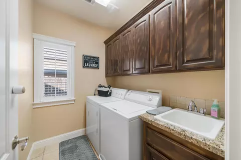 996 Montclair Dr, Redding, CA 96003 photo 27