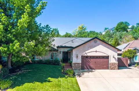 996 Montclair Dr, Redding, CA 96003 photo 1