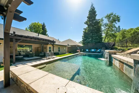 996 Montclair Dr, Redding, CA 96003 photo 3