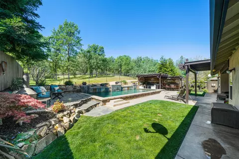 996 Montclair Dr, Redding, CA 96003 photo 38