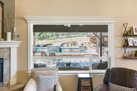 996 Montclair Dr, Redding, CA 96003 photo 8