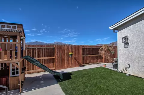 858 Congaree Ln, Redding, CA 96001 photo 2