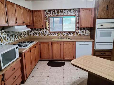 880 Little Deer Ln, Redding, CA 96003 photo 4