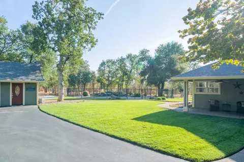 8225 Whispering Oaks Rd, Redding, CA 96002 photo 27
