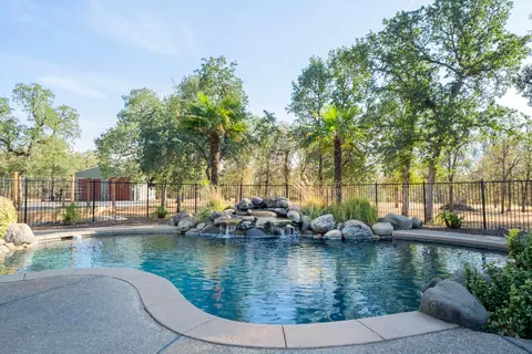 8225 Whispering Oaks Rd, Redding, CA 96002 photo 39