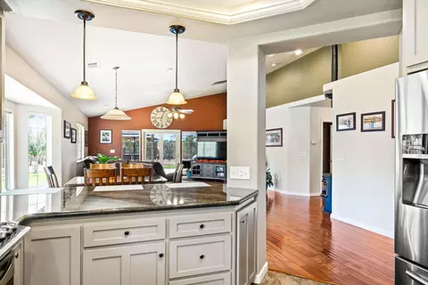 8225 Whispering Oaks Rd, Redding, CA 96002 photo 11