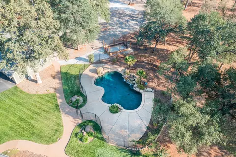 8225 Whispering Oaks Rd, Redding, CA 96002 photo 3