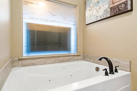 8225 Whispering Oaks Rd, Redding, CA 96002 photo 24