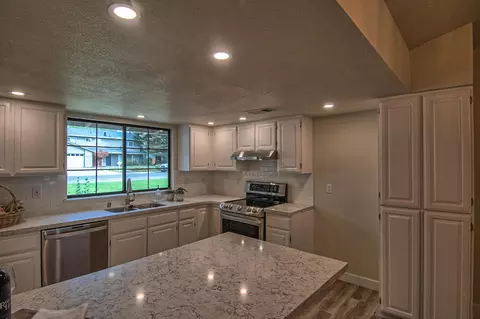 2605 Lake Redding Dr, Redding, CA 96003 photo 17