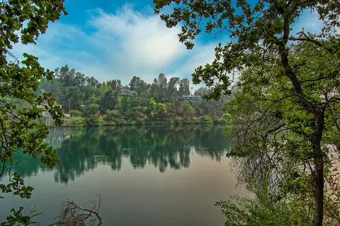 2605 Lake Redding Dr, Redding, CA 96003 photo 2