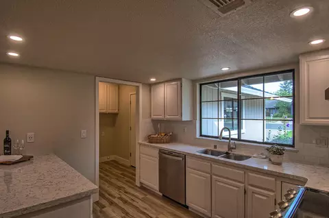 2605 Lake Redding Dr, Redding, CA 96003 photo 19