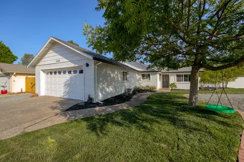 2800 Lake Redding Dr, Redding, CA 96003 photo 1