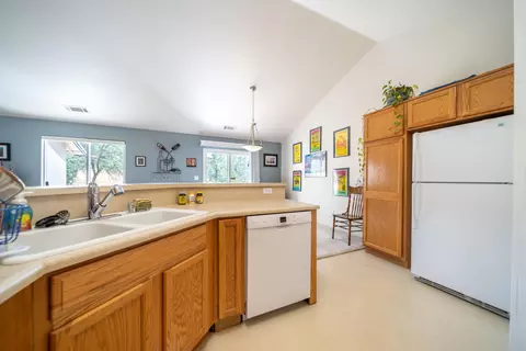 805 Cherryhill Trl, Redding, CA 96003 photo 8
