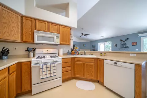 805 Cherryhill Trl, Redding, CA 96003 photo 7