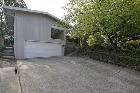 4115 Travona St, Redding, CA 96001 photo 3