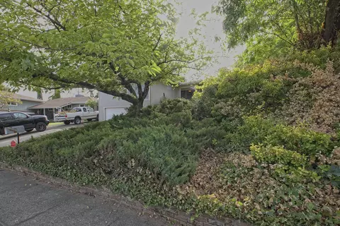 4115 Travona St, Redding, CA 96001 photo 1