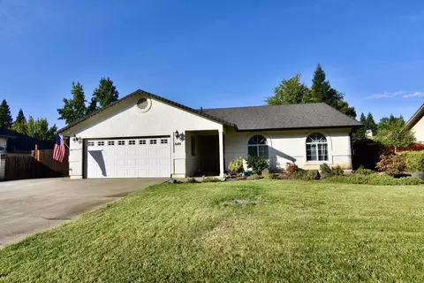 640 Olympic St, Redding, CA 96003 photo 1
