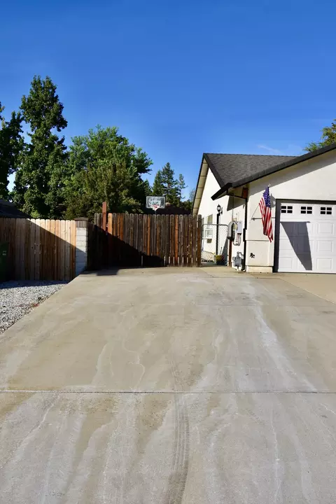 640 Olympic St, Redding, CA 96003 photo 38