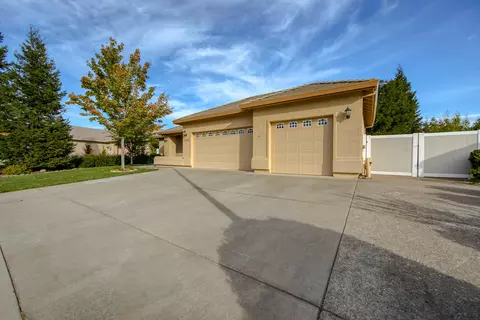 1925 Balzac Ct, Redding, CA 96003 photo 3