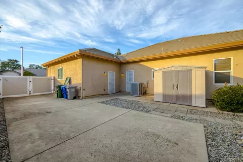 1925 Balzac Ct, Redding, CA 96003 photo 4