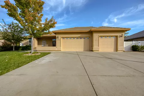 1925 Balzac Ct, Redding, CA 96003 photo 1