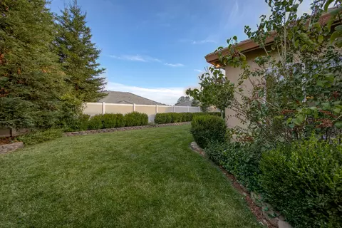 1925 Balzac Ct, Redding, CA 96003 photo 5