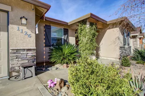 1126 Hope Ln, Redding, CA 96003 photo 2
