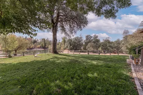 21039 Joanna Way, Redding, CA 96003 photo 3