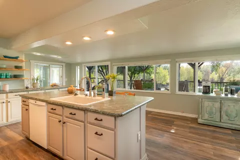 21039 Joanna Way, Redding, CA 96003 photo 8