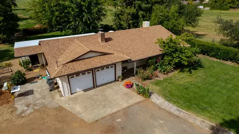 7370 Bridge Ln, Redding, CA 96002 photo 2