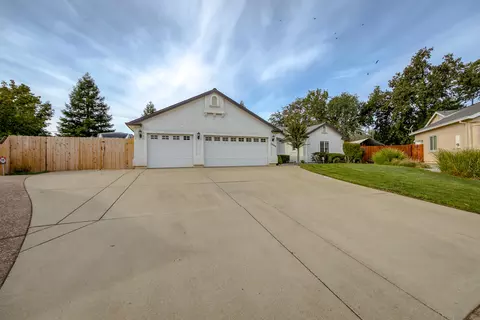 5089 Lost Creek Ct, Redding, CA 96002 photo 2
