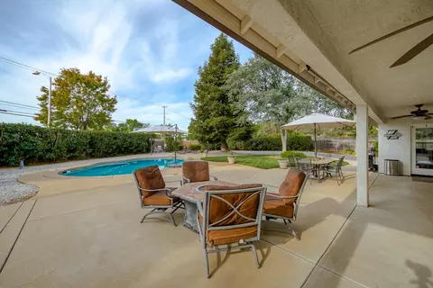 5089 Lost Creek Ct, Redding, CA 96002 photo 4