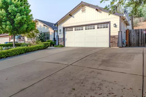 628 Valleybrook Dr, Redding, CA 96003 photo 2