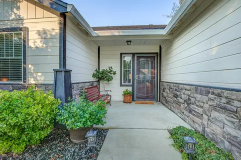 628 Valleybrook Dr, Redding, CA 96003 photo 4