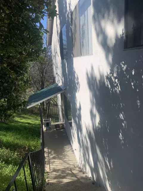 370 Buckeye Ter, Redding, CA 96003 photo 3