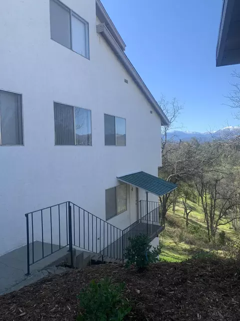 370 Buckeye Ter, Redding, CA 96003 photo 4