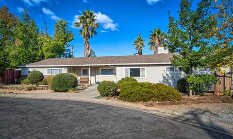 705 Cascade Ct, Redding, CA 96001 photo 1