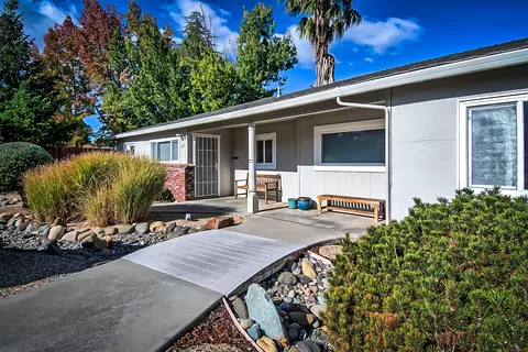 705 Cascade Ct, Redding, CA 96001 photo 3