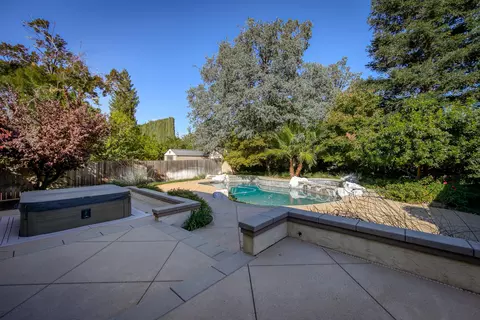 877 Sunriver Ln, Redding, CA 96001 photo 54