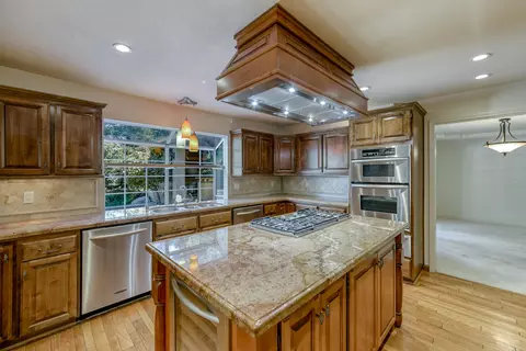877 Sunriver Ln, Redding, CA 96001 photo 11