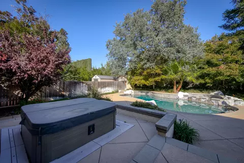 877 Sunriver Ln, Redding, CA 96001 photo 52