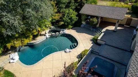877 Sunriver Ln, Redding, CA 96001 photo 6