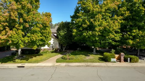877 Sunriver Ln, Redding, CA 96001 photo 5