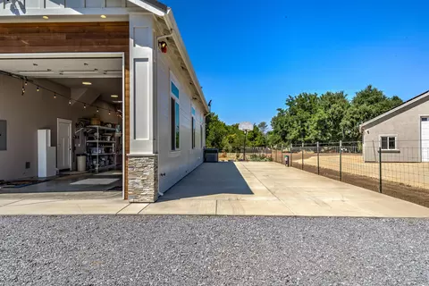 3350 Henderson Rd, Redding, CA 96002 photo 3