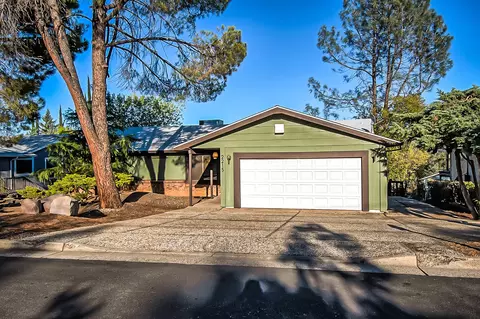 2215 Oak Ridge Dr, Redding, CA 96001 photo 2