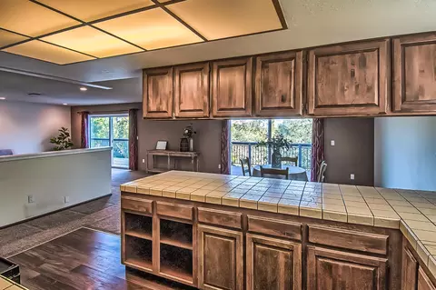 2215 Oak Ridge Dr, Redding, CA 96001 photo 8